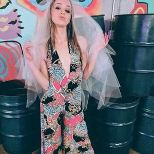 Meet your Posher, Iris